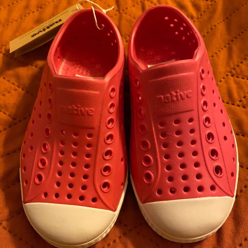 NWT Native Shoes C8 in Discontinued Color Hollywood Pink